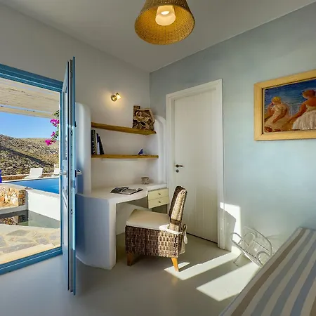 Mikros Vorias * Karavostasis (Folegandros)