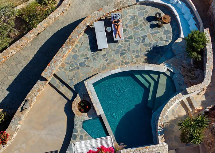 Mikros Vorias * カラボスタシス